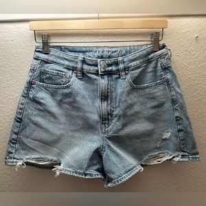American Eagle Mom Jean Shorts Size 6 (Denim Light Blue) Like New, 100% Cotton